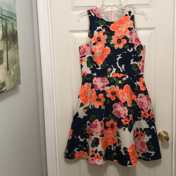 Donna Morgan Dresses & Skirts - Fall Pretty Donna Morgan Tropical Midi Dress. Size 8. Bust 36”.